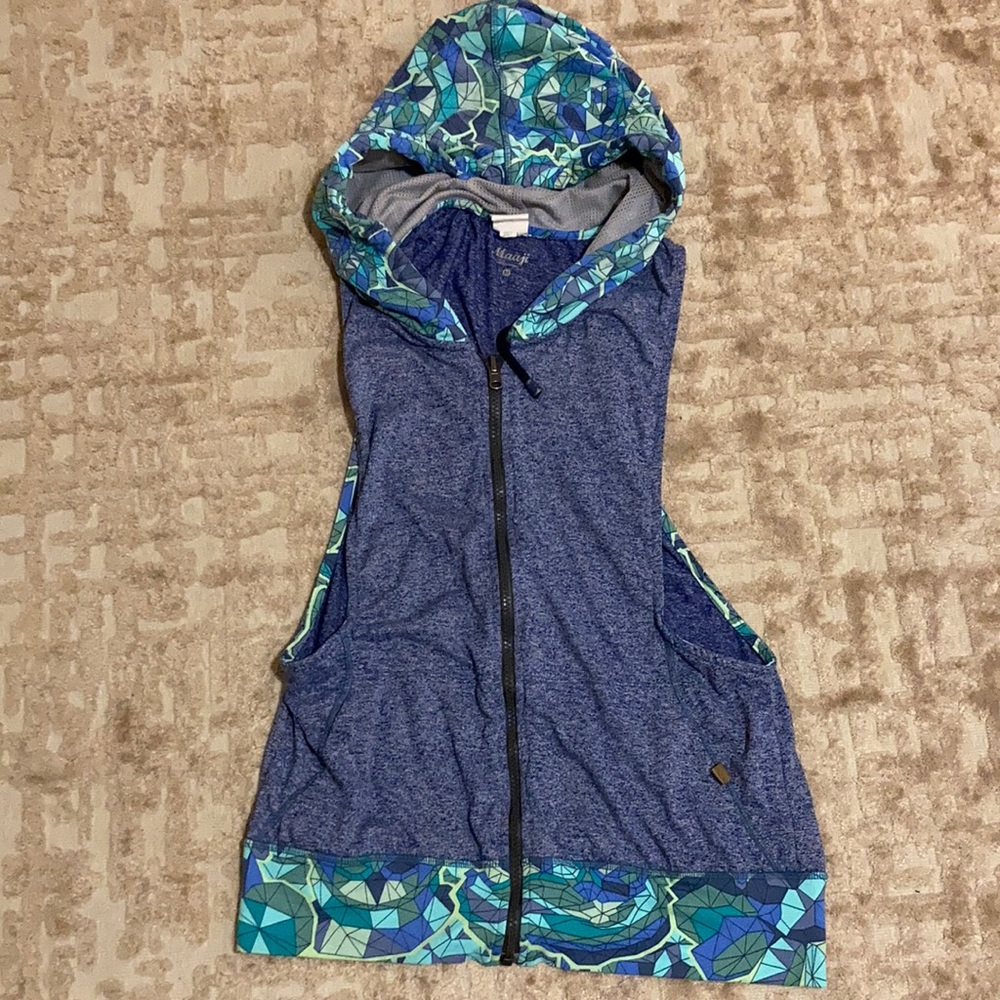 Maaji sleeveless hoodie size medium